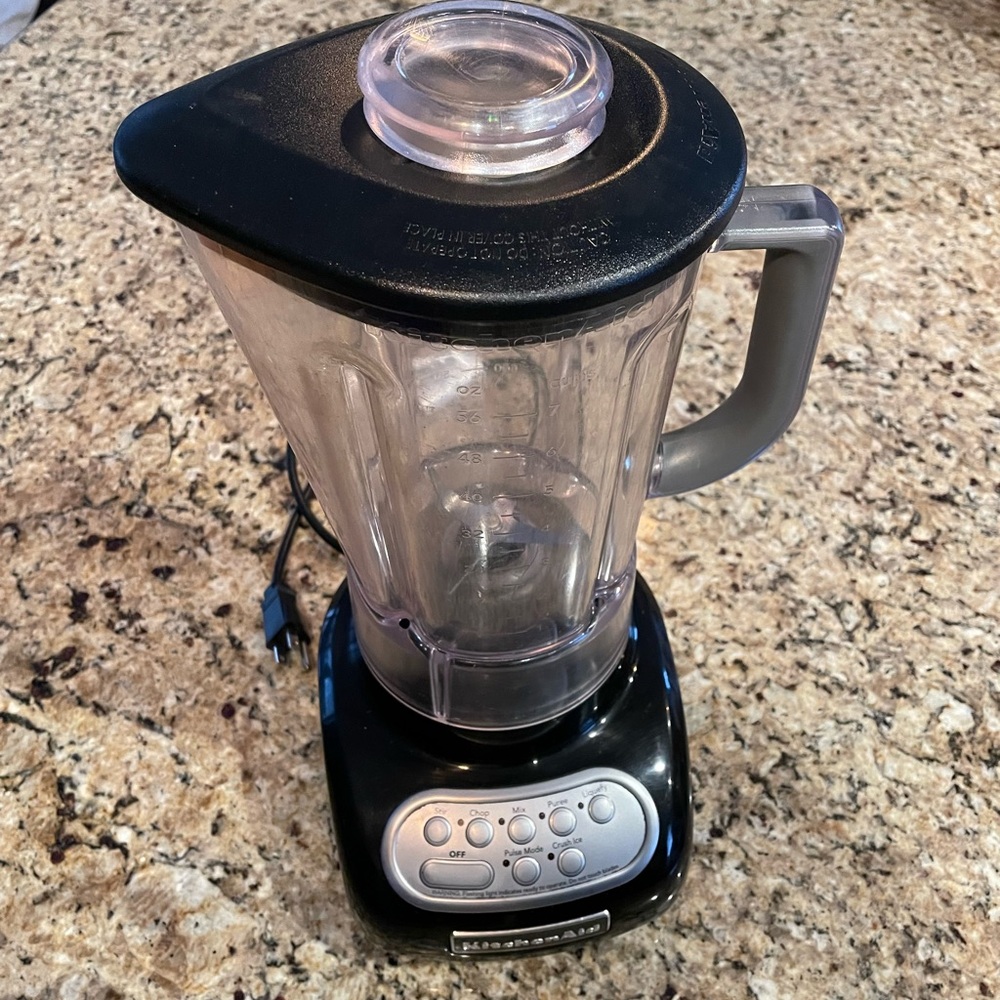 Kitchen Aid blender. Model KSB5600B1